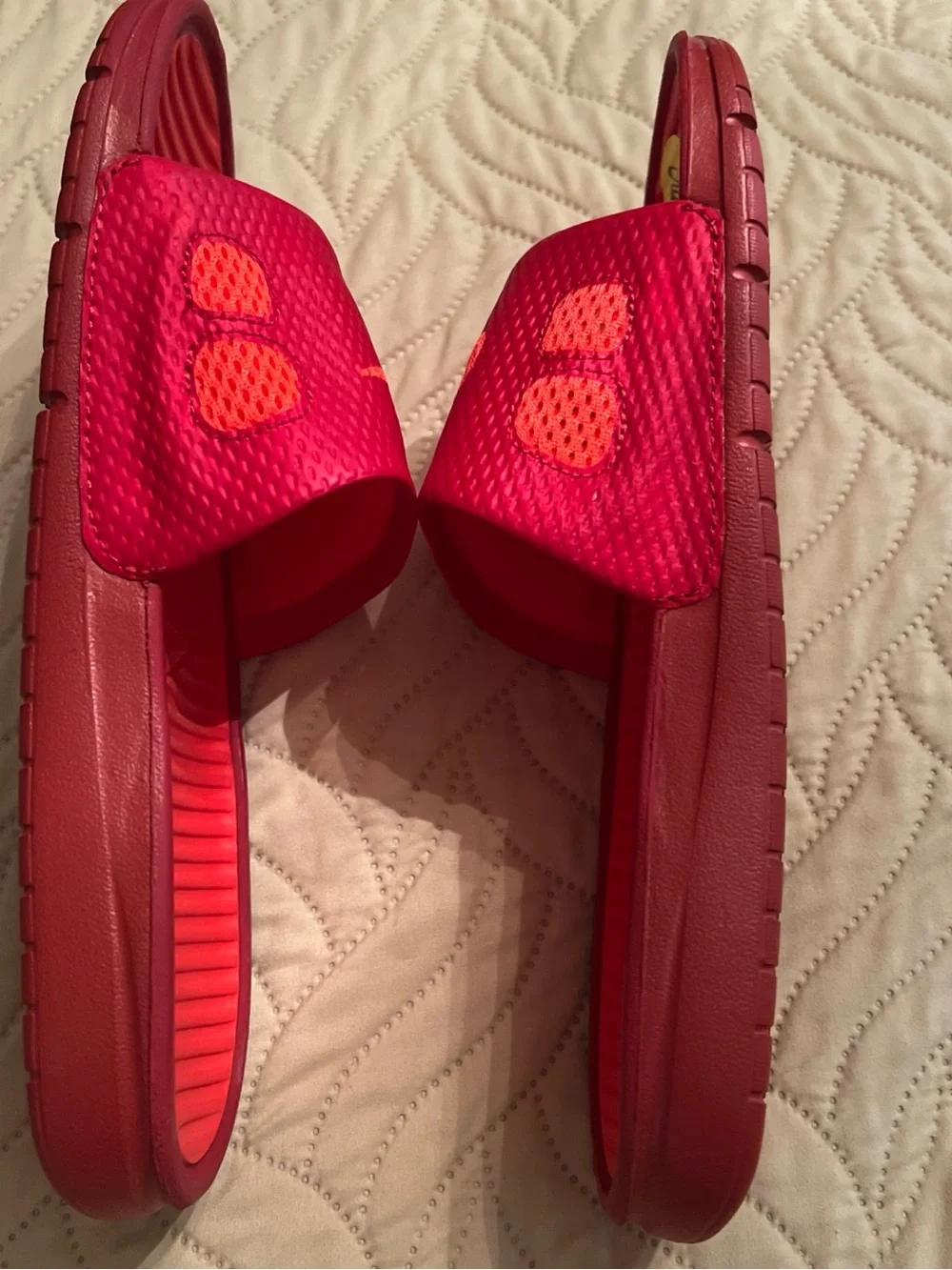 Nike Benassi Solarsoft Men's 6 Women’s 8 Red Slide Sandals with Orange Swoosh